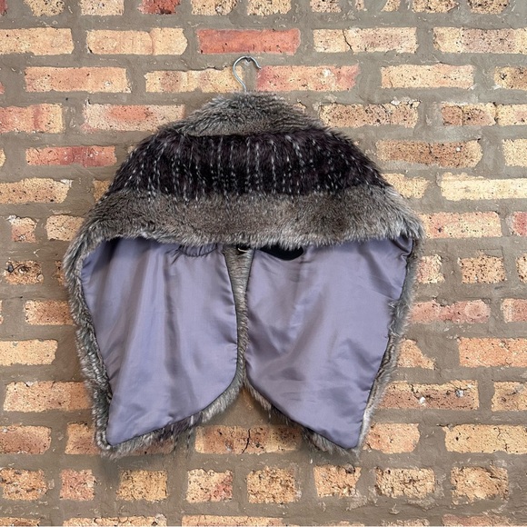 Topshop faux fur shawl cape wrap - Picture 2 of 3